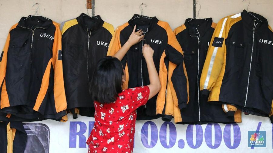 Seluruh operasional Uber di Asia Tenggara, mulai dari transportasi hingga layanan pengantaran makanan, akan diambil alih oleh Grab.