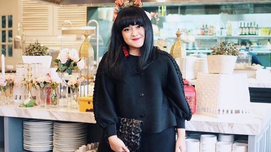 Nama Lizzie Parra tak asing di telinga milenial. Berawal dengan menjadi makeup artist (MUA) dan beauty influencer, Lizzie Parra sukses berbisnis kecantikan.