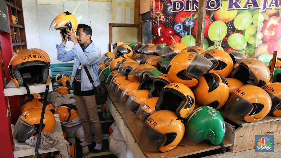 Seluruh operasional Uber di Asia Tenggara, mulai dari transportasi hingga layanan pengantaran makanan, akan diambil alih oleh Grab.