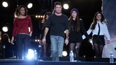 Keberadaan Fifth Harmony dalam industri musik tak dapat dilepaskan dari campur tangan 'bapak' mereka, Simon Cowell. (Jason Merritt/Getty Images/AFP)