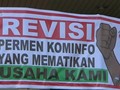 VIDEO: Pedagang Kartu Perdana Tolak Peraturan Kominfo