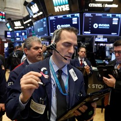 Volatilitas Tinggi Jelang Simposium Fed, Dow Futures Menguat