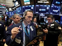 Volatilitas Tinggi Jelang Simposium Fed, Dow Futures Menguat