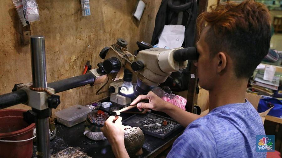 Untuk pembuatan cincin dengan kadar emas 70% dikenakan biaya sekitar Rp. 1.500.000