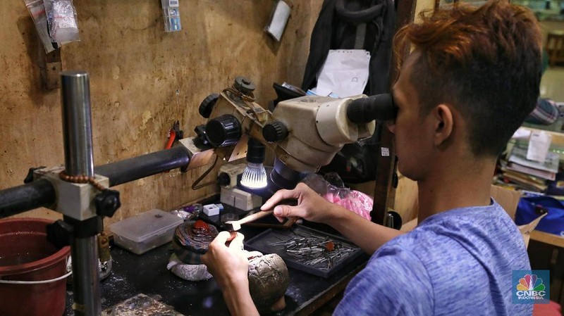 Untuk pembuatan cincin dengan kadar emas 70% dikenakan biaya sekitar Rp. 1.500.000