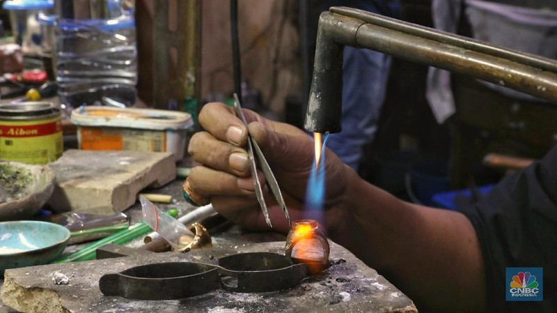 Untuk pembuatan cincin dengan kadar emas 70% dikenakan biaya sekitar Rp. 1.500.000