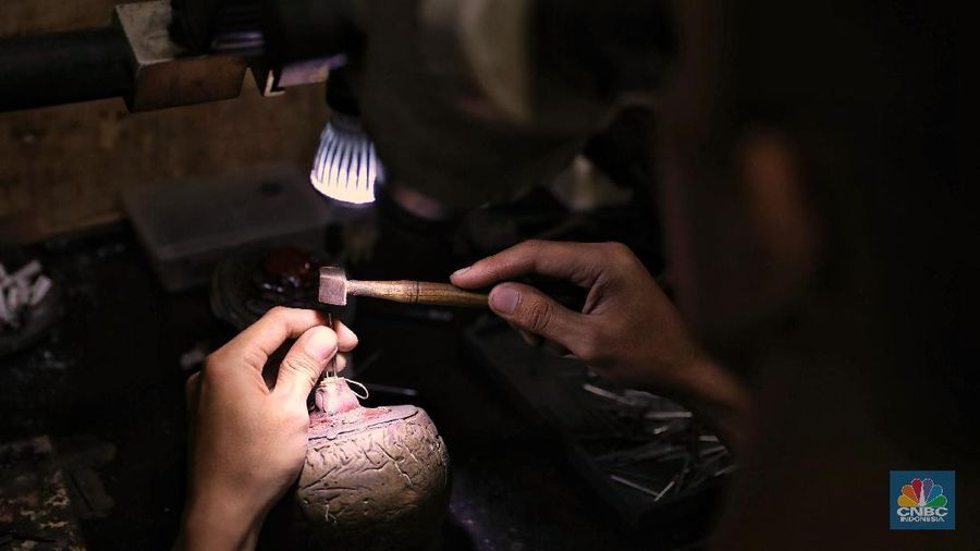 Untuk pembuatan cincin dengan kadar emas 70% dikenakan biaya sekitar Rp. 1.500.000
