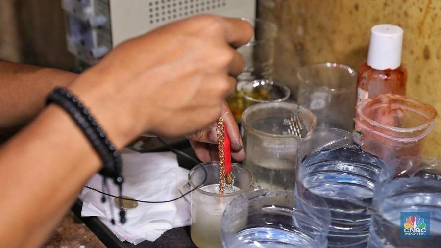 Untuk pembuatan cincin dengan kadar emas 70% dikenakan biaya sekitar Rp. 1.500.000