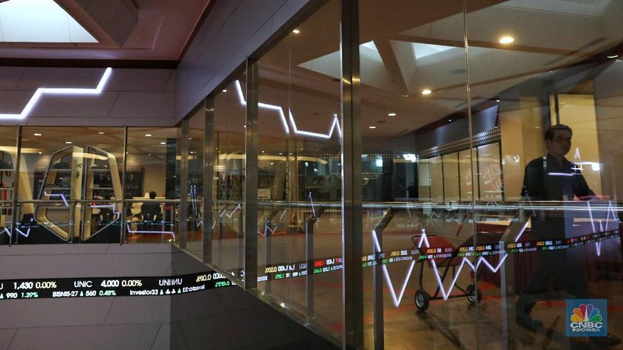 Golden Energy merupakan perusahaan tambang milik Grup Sinarmas, yang dimiliki oleh Eka Tjipta Widjaja.