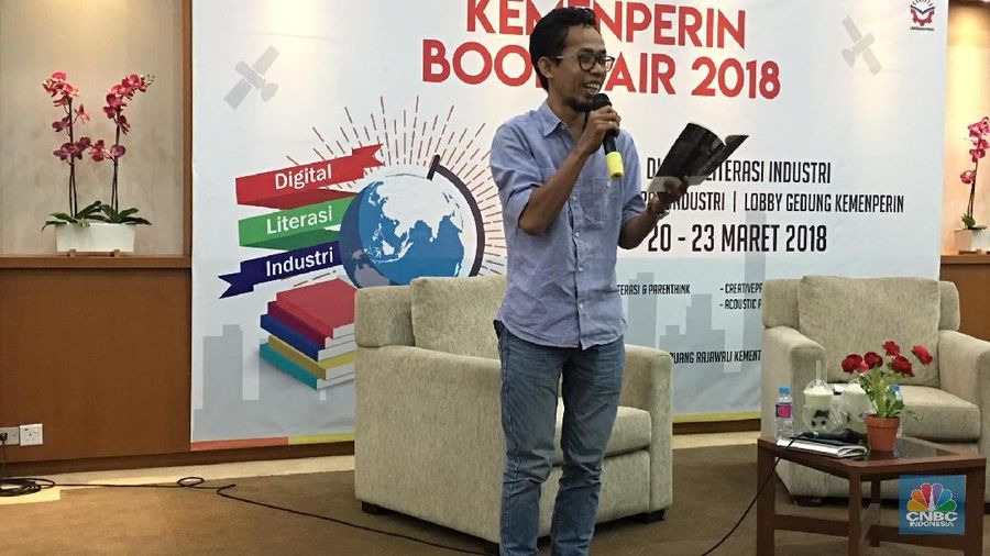 Menurut penulis terkenal Aan Mansyur, perkembangan teknologi informasi memiliki peran besar dalam pertumbuhan dunia literasi.