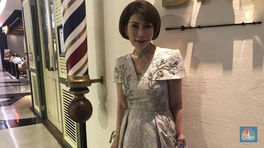 Busana rancangan Sebastian Gunawan dilirik dan dinantikan oleh pencinta mode, terutama sosialita ibu kota. Di antaranya adalah pengusaha wanita Dian Muljadi.
