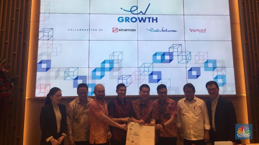 Perusahaan telekomunikasi milik grup Sinar Mas tersebut berencana untuk menerbitkan obligasi wajib konversi senilai Rp 15 triliun melalui private placement.