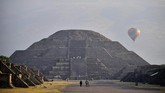 Kawasan Teotihuacan yang merupakan peninggalan Suku Aztec di Meksiko bukan hanya memiliki Piramida Matahari, namun juga Piramida Bulan. (AFP PHOTO / Pedro PARDO)