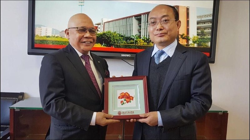 Pendidikan Tiongkok kembali memberikan gelar professor emeritus keuangan pada Komisaris Utama Garuda Indonesia Jusman Syafii Djamal.