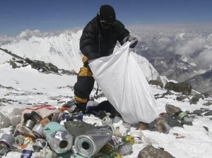 Nepal Ubah Skema Pengelolaan Sampah di Gunung Everest