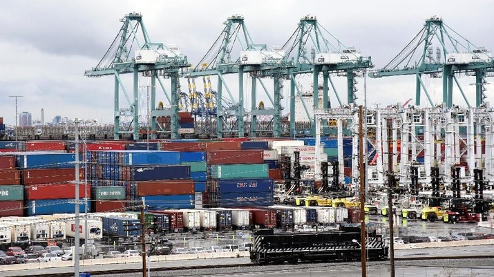 Containers are seen at the port in San Pedro, California, U.S., March 22, 2018.  REUTERS/Bob Riha, Jr.