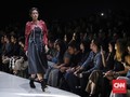 FOTO: Permainan Motif Bunga dan Diagonal di 'Kisah' (X)S.M.L