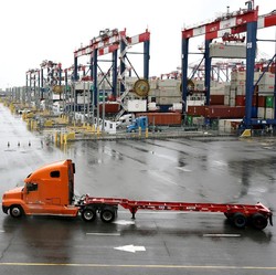 Tanjung Priok Beroperasi 24 Jam 7 Hari Sepekan, Memang Bisa?