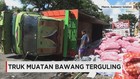 Truk Bermuatan Bawang Terguling