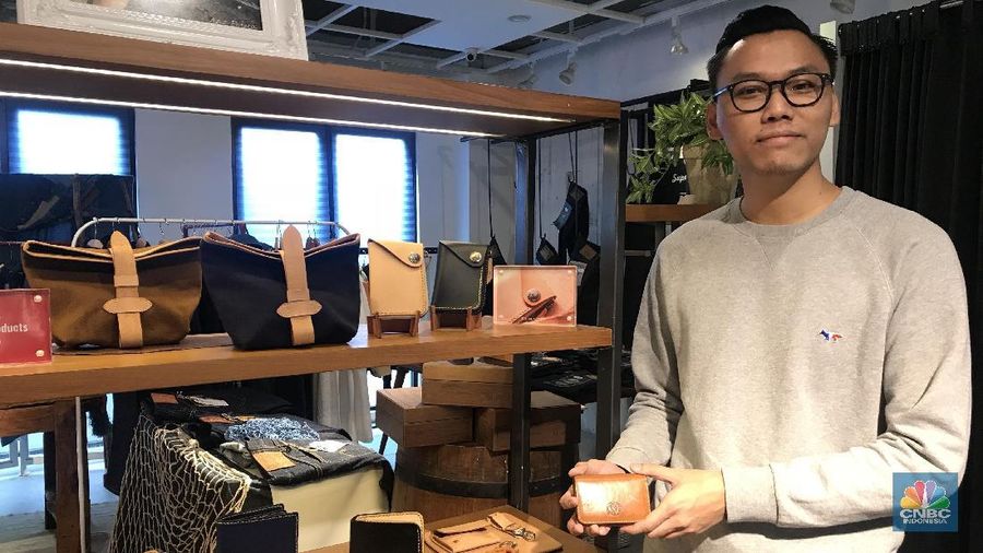 Barisan entrepreneur muda memanjang dengan hadirnya Stephen Khrisna Lucas. Sukses dengan bisnis produk kulit 'Voyej' yang kini merambah pasar negara tetangga.
