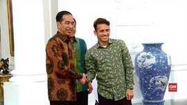 VIDEO: Egy Maulana Vikri Disambut Jokowi di Istana