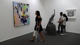 Gambar itu mengingatkannya pada serangan udara berdarah di Guernica, Spanyol. (REUTERS/Ahmed Jadallah)
