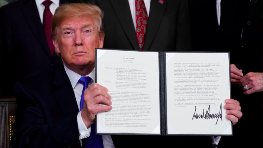 Presiden AS Donald Trump akan umumkan barang-barang impor berteknologi tinggi dari China yang akan dikenai bea masuk hari Jumat.