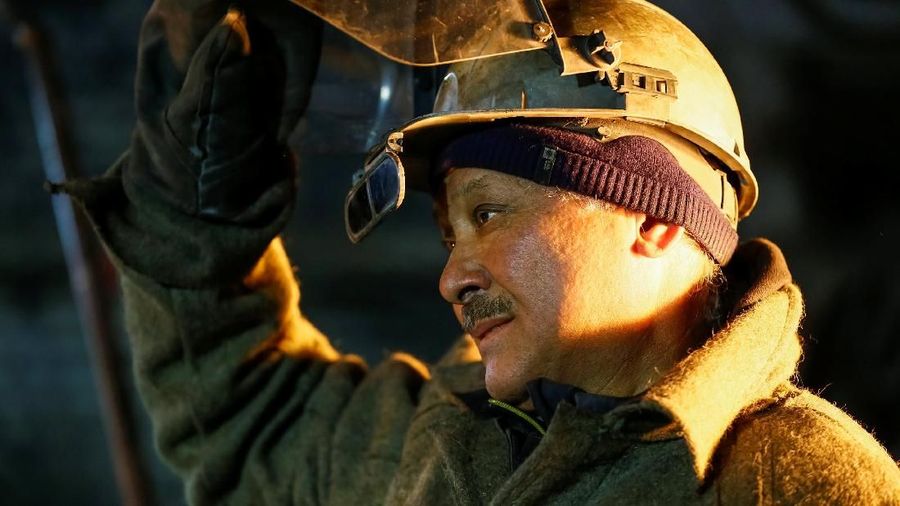 Pabrik logam di Kazakhstan adalah yang terbesar di dunia dan mampu menghasilkan pekerjaan, kesehatan, dan pendidikan bagi penduduknya.