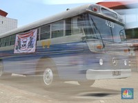 Bernostalgia Melihat Deretan Bus Klasik