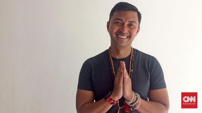 Anjasmara Jadi Guru Yoga Hingga Dubai dan India