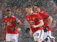 Tak Suka Pemerintah Berutang? Jangan Mengaku Fans MU