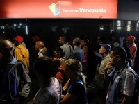 Krisis Ekonomi, Warga Venezuela Mengerubungi ATM