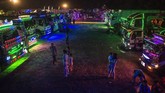 Tradisi mengecat truk sendiri bukan eksklusif milik para pengemudi di Thailand. Di Asia Tenggara, para pemilik kendaraan besar memang senang mempermak truk. (AFP PHOTO / LILLIAN SUWANRUMPHA)