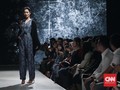 FOTO: Kolaborasi 'Epik' Batik Iwan Tirta dan Kraton