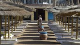 Hingga Februari 2018, tingkat hunian di hotel-hotel Hurghada juga mencapai 80 persen dan diperkirakan bisa terus meningkat. Tahun lalu, nilainya hanya 50 persen. (AFP PHOTO / MOHAMED EL-SHAHED)