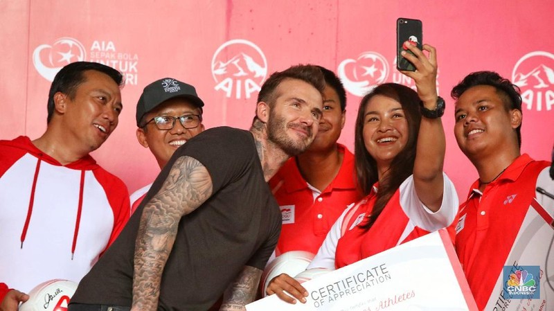 Atlet sepak bola David Beckham kembali mengunjungi Indonesia, untuk acara donasi 10 ribu bola bertajuk 