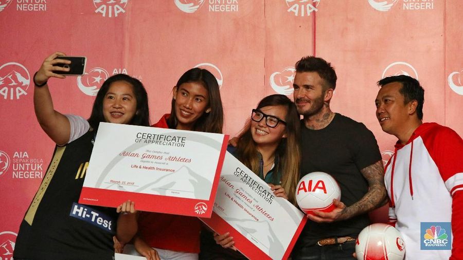 Atlet sepak bola David Beckham kembali mengunjungi Indonesia, untuk acara donasi 10 ribu bola bertajuk 