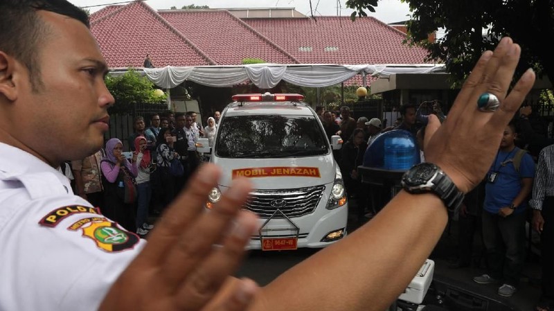 Probosutedjo meninggal dunia pada pukul 07.05 WIB pagi tadi di Rumah Sakit Cipto Mangunkusumo (RSCM).
