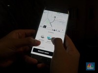 Heboh Tarif Baru Taksi Online, HP Android dan iPhone Dibedakan