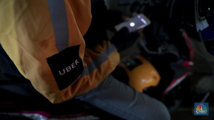 Seluruh operasional Uber di Asia Tenggara, mulai dari transportasi hingga layanan pengantaran makanan, akan diambil alih oleh Grab.