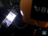 Pengguna Keluhkan Peralihan Aplikasi Uber ke Grab
