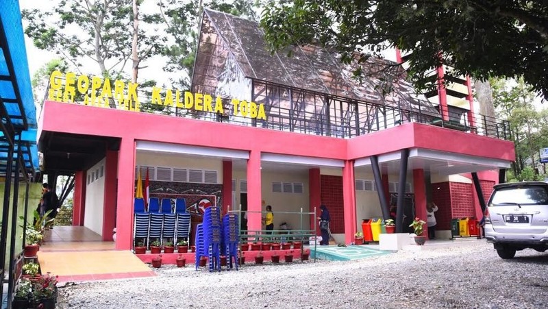 Fasilitas tersebut akan dikelola Dinas Pariwisata atau Dinas Lingkungan Hidup Kabupaten Samosir