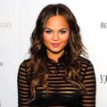 Model Chrissy Teigen Berhenti Gunakan Snapchat