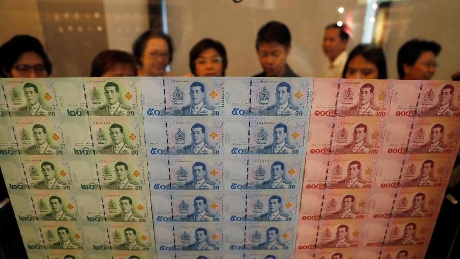 baht New baht bank notes featuring Thailand's King Maha Vajiralongkorn are unveiled during a news conference at Bank of Thailand headquarters in Bangkok, Thailand March 8, 2018. REUTERS/Jorge Silva