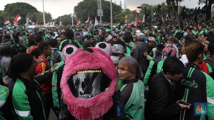 Dirjen Perhubungan Darat Kementerian Perhubungan temui perwakilan driver ojek online yang melakukan demo.