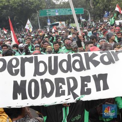 Ojek Online Dibiarkan Beroperasi Tanpa Legalitas