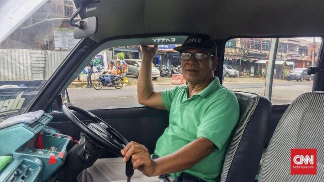 Kenaikan Harga Pertalite Bikin Nasib Supir Angkot Terpuruk