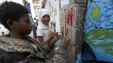 Di sisi lain, gerakan ini membuat anak-anak Yaman dapat menyembuhkan diri mereka dari pengalaman traumatis akibat konflik tak berkesudahan di negara itu. (AFP PHOTO / Mohammed HUWAIS)