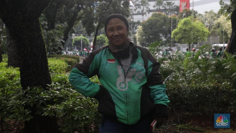 Ribuan ojek online yang tergabung dalam Garda melakukan aksi unjuk rasa di Kawasan Monumen Nasional.