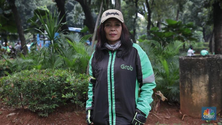 Ribuan ojek online yang tergabung dalam Garda melakukan aksi unjuk rasa di Kawasan Monumen Nasional.